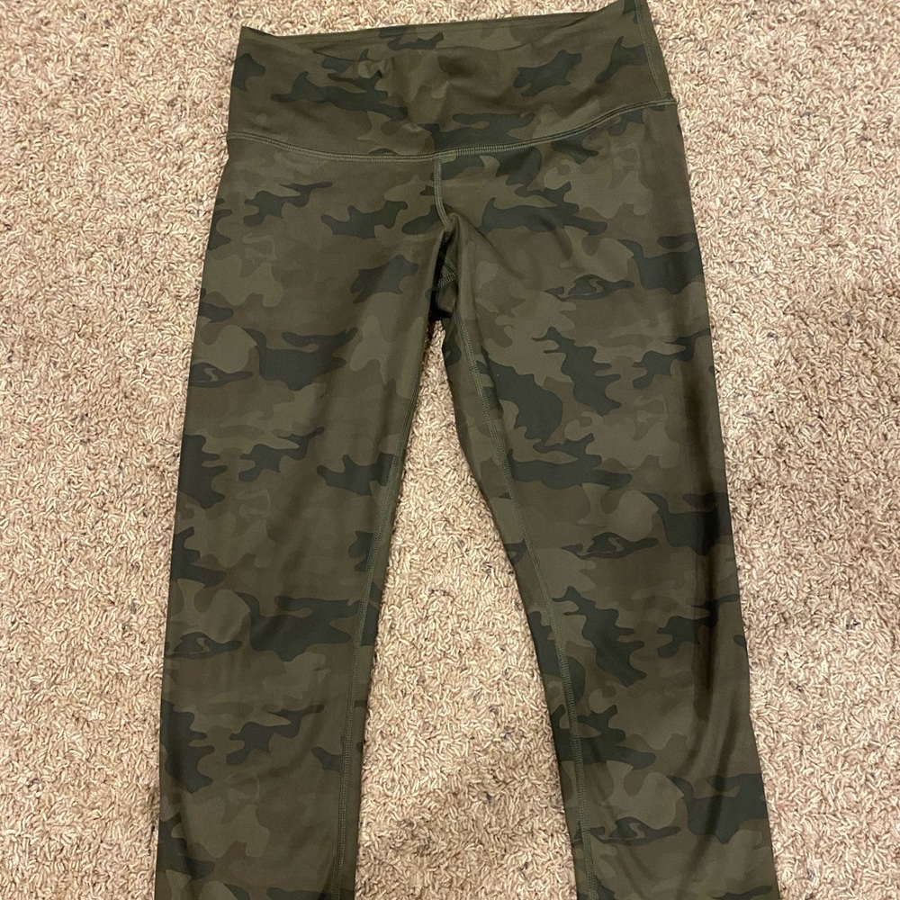 Lululemon Camo Wunder Under Crop Leggings Size 6